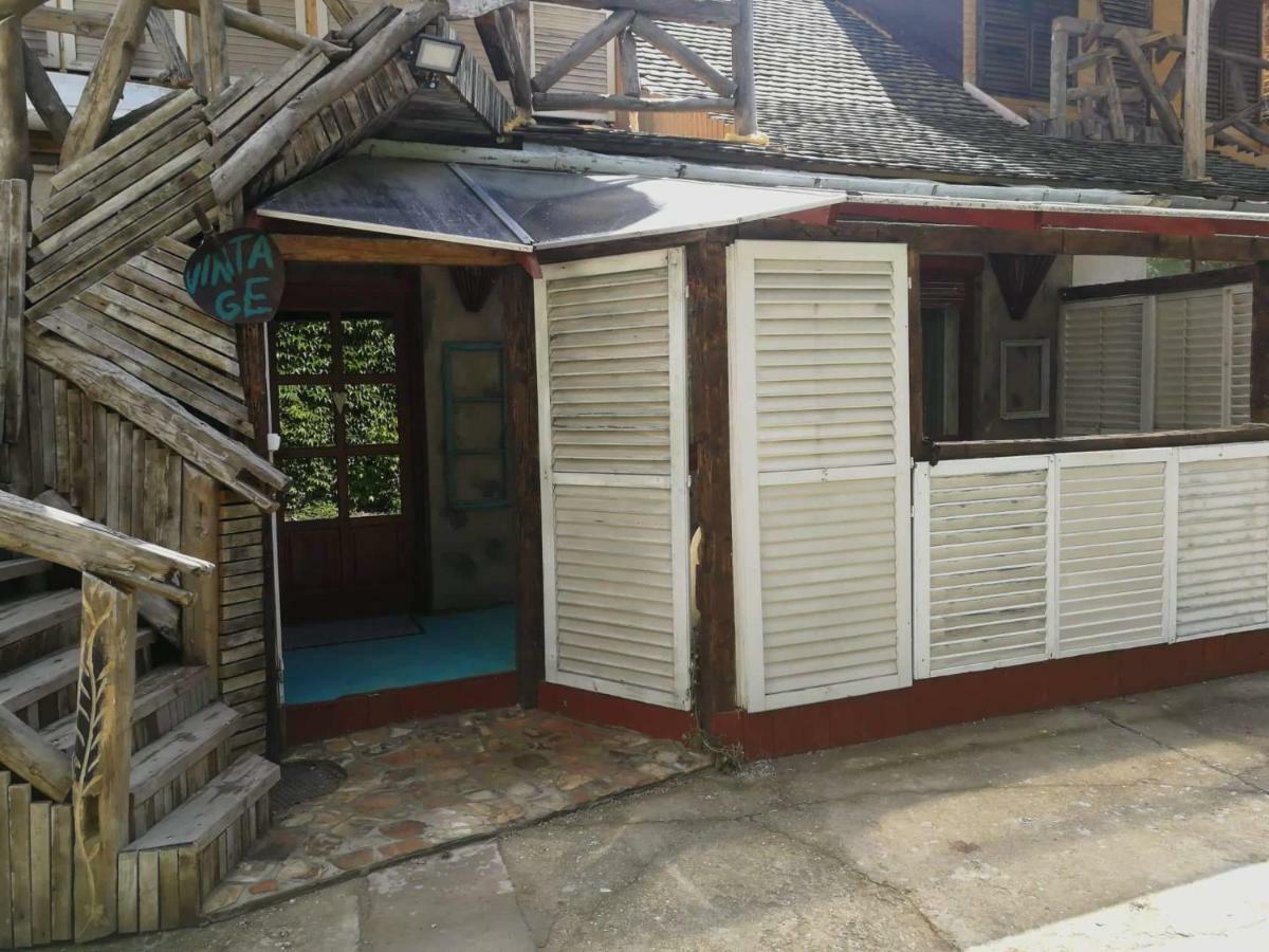 Ferienwohnung Vintage In Old Town Kecskemét Exterior foto