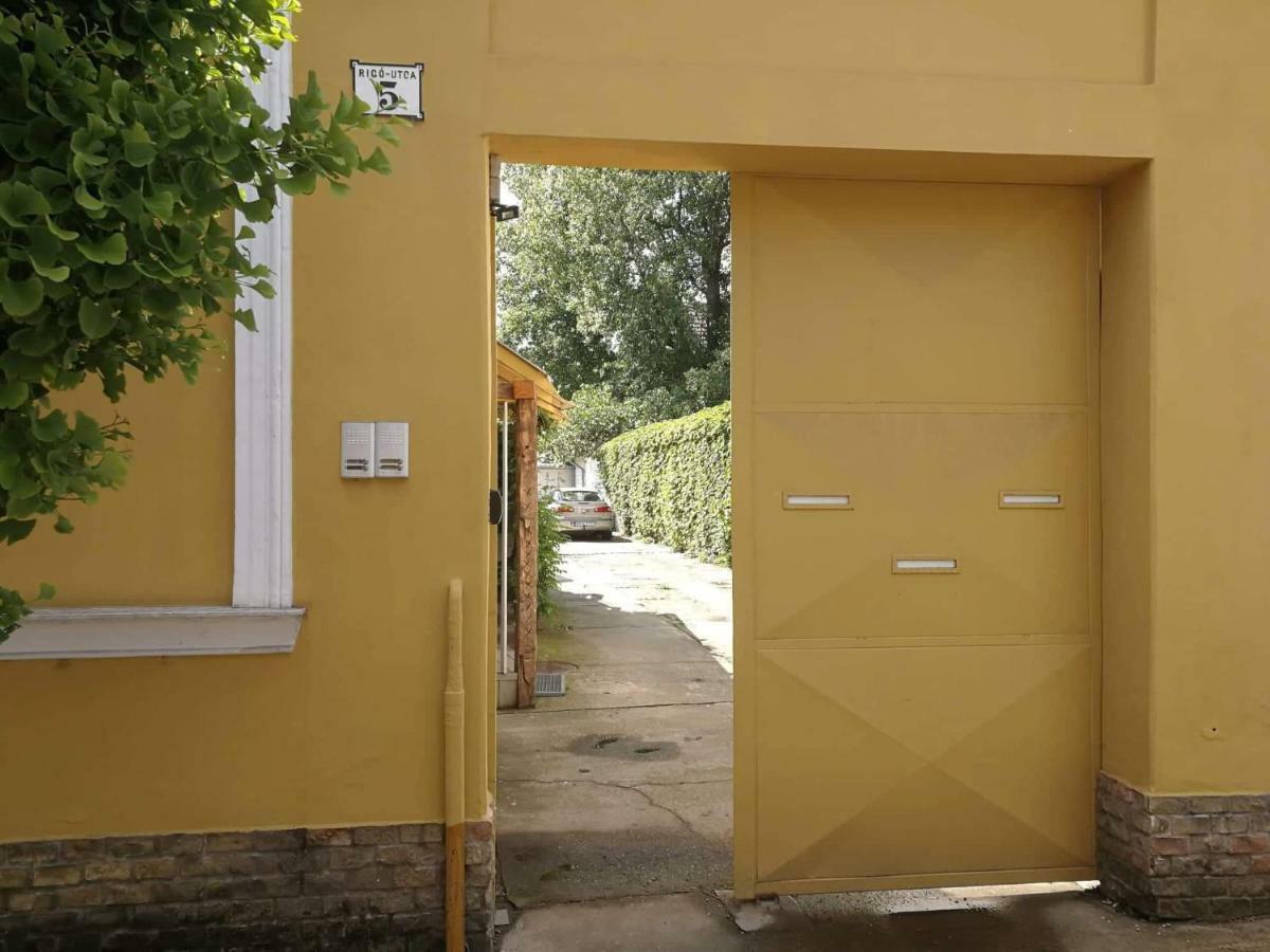 Ferienwohnung Vintage In Old Town Kecskemét Exterior foto